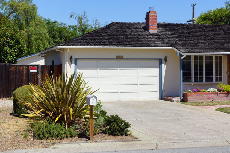 Signs It’s Time to Replace Your Garage Door Opener Signs It’s Time to Replace Your Garage Door Opener