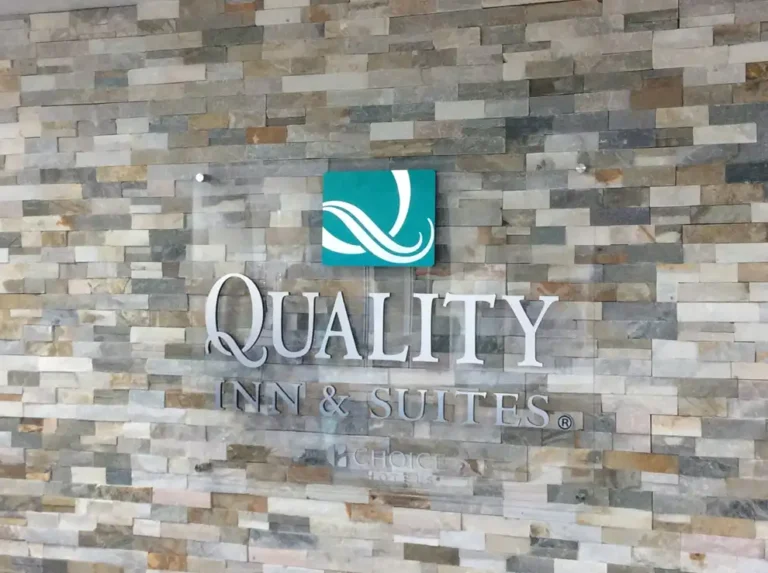 Why Plexiglass Signs Work for Raleigh Office Spaces